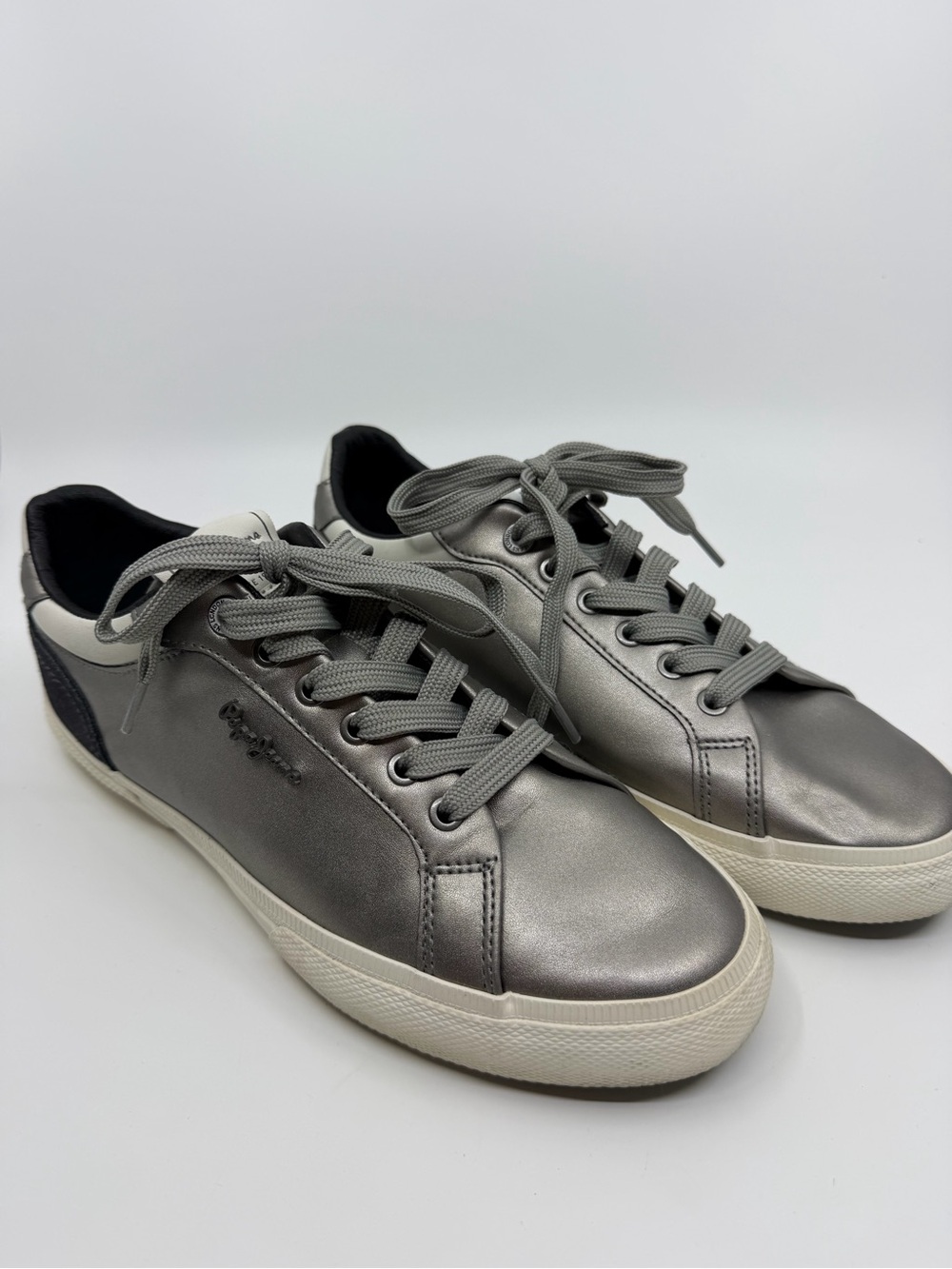 Pepe Jeans London Portobello Rd Vulcanized Metallic Silver Lace-Up Sneakers